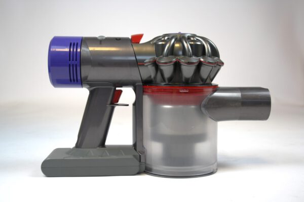 Dyson V8